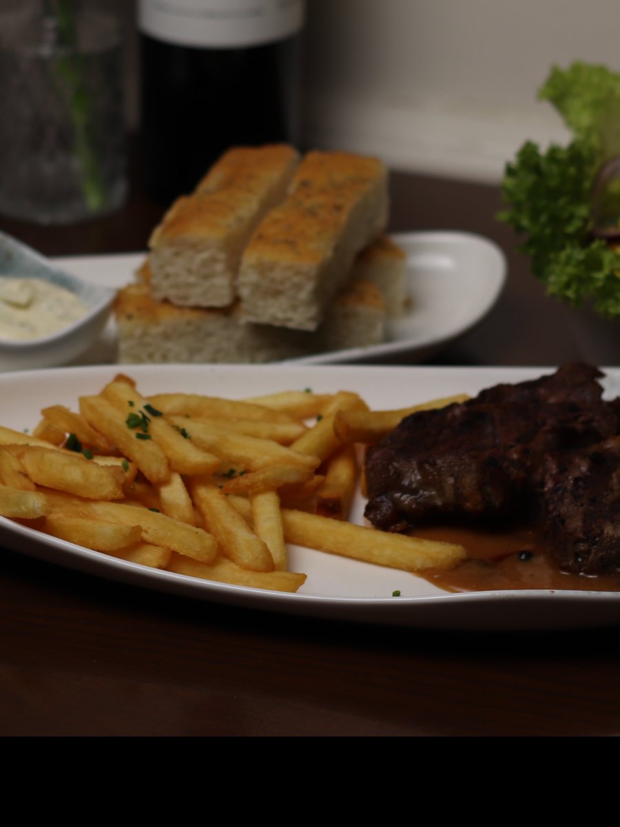 The Full Experience: rib eye, friet, brood en salade
