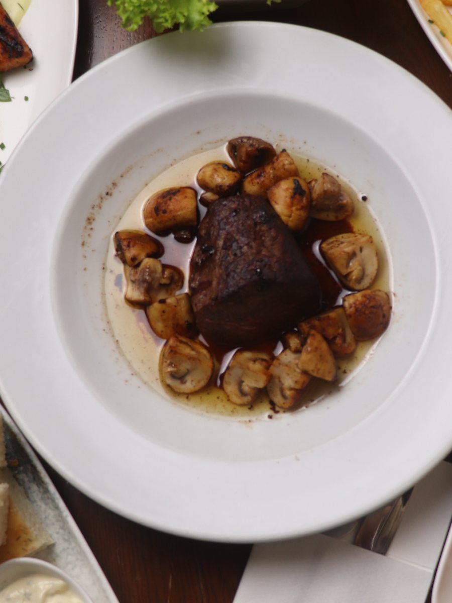 Tenderloin met champignonsaus